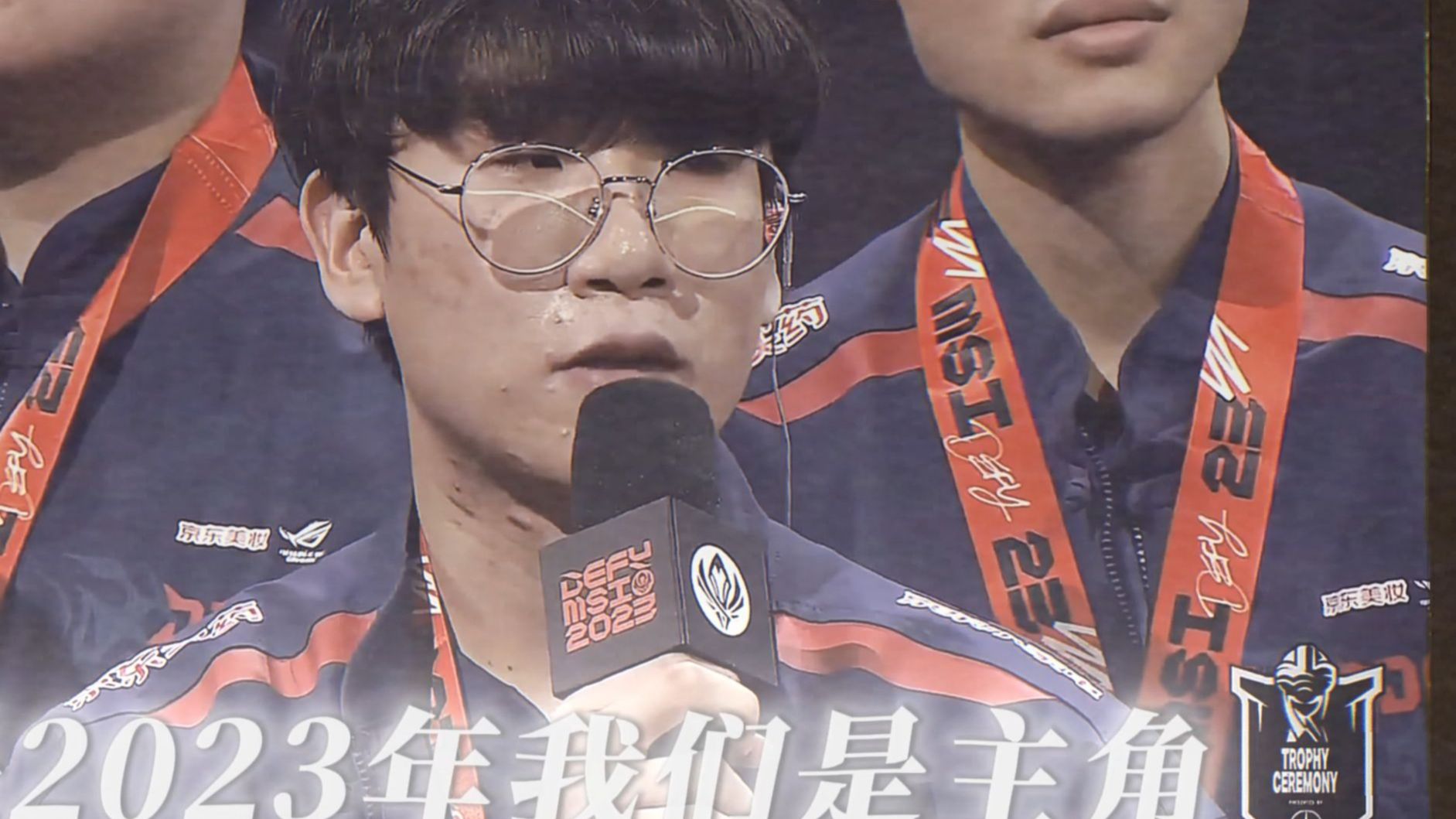 RNG鏖战IG，Faker打出惊人五杀顶尖较量成都决赛之夜，让粉丝疯狂欢呼