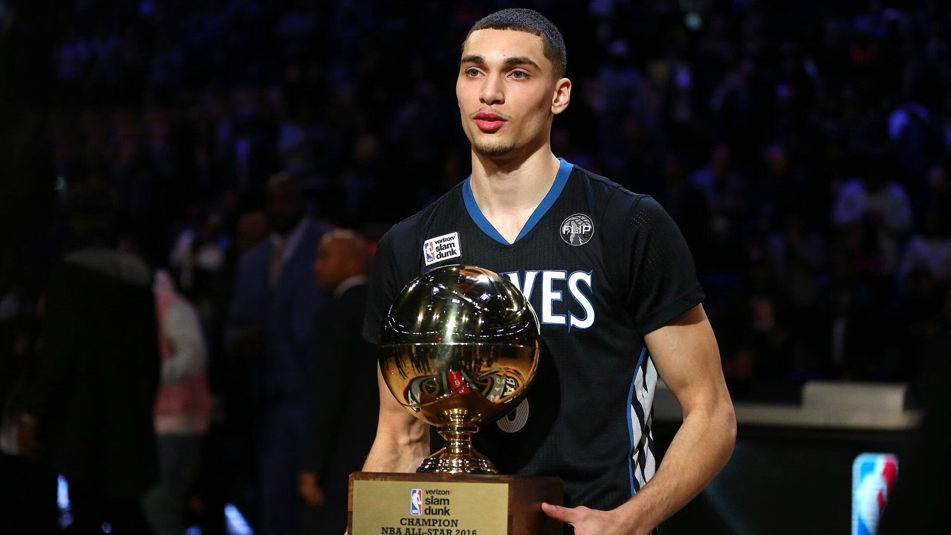 开云体育平台APP-终场1.8秒，保罗手术刀式切入定乾坤！老鹰险胜雄鹿引爆战术博弈