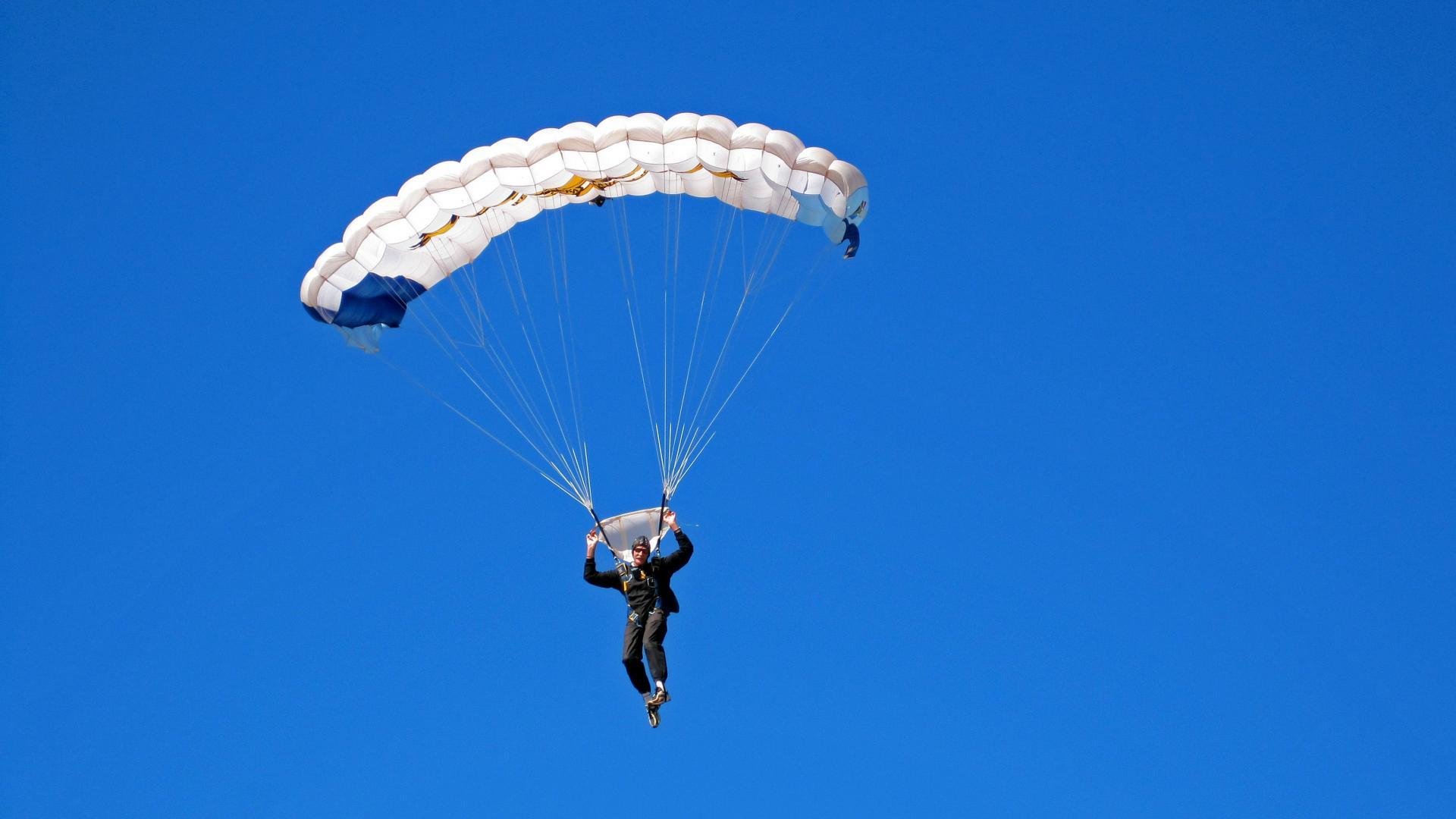 开云体育中国-独行侠狂胜开拓者，布伦森存在感拉满，达拉斯的二当家正打出全明星身价